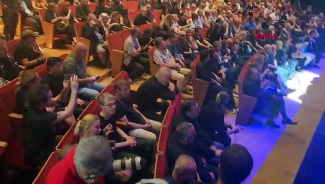 Özkan Uğur için AKM'de düzenlenen törende Cem Yılmaz gözyaşlarını tutamadı