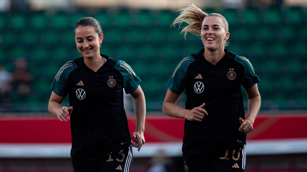 Fuß-Fasching, Titel-Ambitionen & WM-Brunch: DFB-Frauen vor Abflug nach Australien