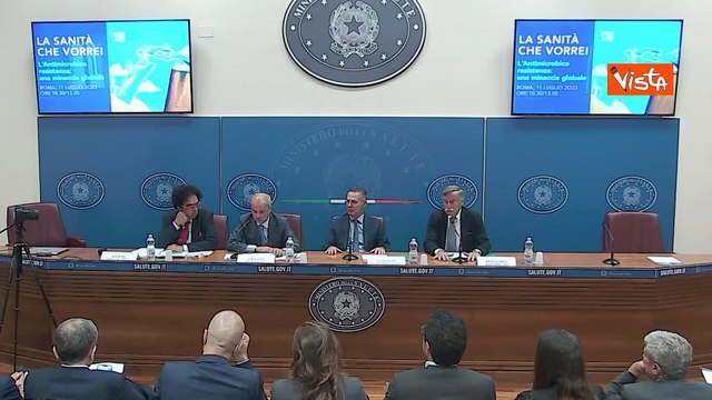 Schillaci: Nel 2021 riduzione uso antibiotici, ma consumi ancora superiori a molti Paesi Ue