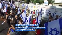 Miles de israelíes bloquean una autopista en una 