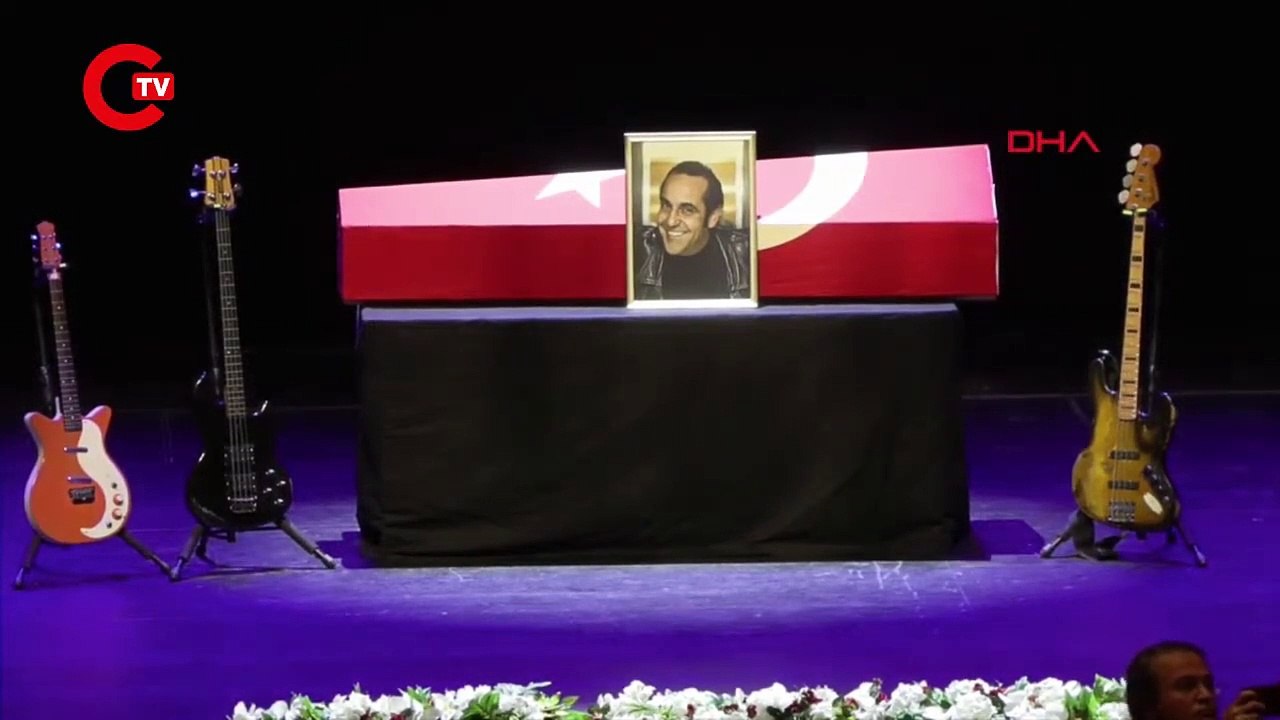 MFÖ Özkan'sız kaldı! Usta sanatçı Özkan Uğur'a veda...