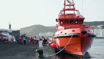 Mais de 80 migrantes resgatados em barco no Oceano Atlântico