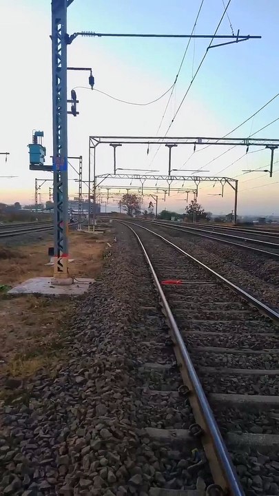160-Kmph-Vandebharat-Express-thrashing-Station-Fastest-Train-of-India-_vandebharat-_viral720P_HD