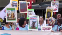 İzmir'de memurlar zamları protesto etti: Tezgah açıp patates, soğan sattılar