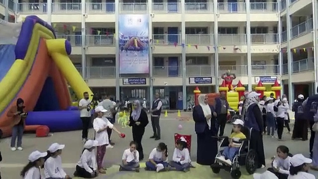 Palästinensische Kinder in Gaza melden sich für Sommerlager an