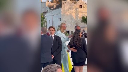 El extravagante outfit de Haaland junto a su novia de vacaciones