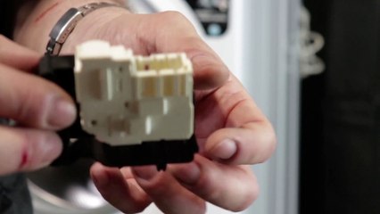 Comment changer la sécurité de porte de mon lave-linge ?