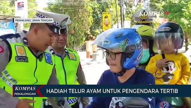 Polres Pemalang Beri Hadiah Telur Ayam untuk Pengendara Tertib Selama Operasi Patuh Candi 2023
