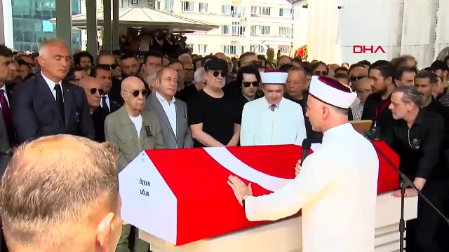 Mazhar et Fuat se retrouvent sans Özkan ! Özkan Uğur a été enterré au cimetière de Karacaahmet