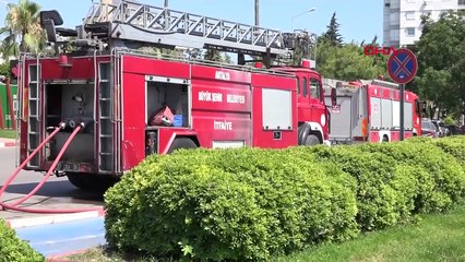 Le feu dans la zone herbeuse des falaises d'Antalya a été éteint