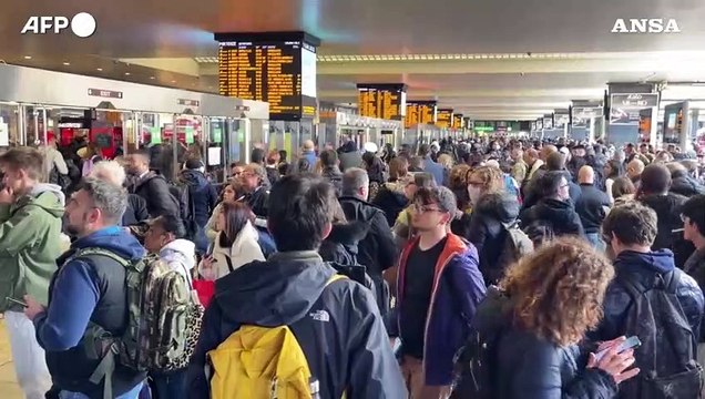In arrivo scioperi nei trasporti, si fermano treni e aerei