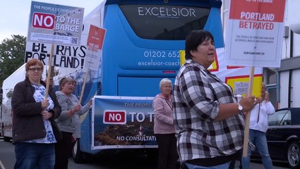 Asylum barge protesters disrupt cruise passengers outside Dorset Port