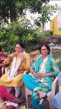 हनुमान चालीसा का पाठ कर जताया विरोध, शराब ठेके को दूसरी जगह शिफ्ट करने की मांग