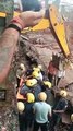 SURAT VIDEO/ दीवार गिरने से चार श्रमिक मलबे में दबे, एक की मौत