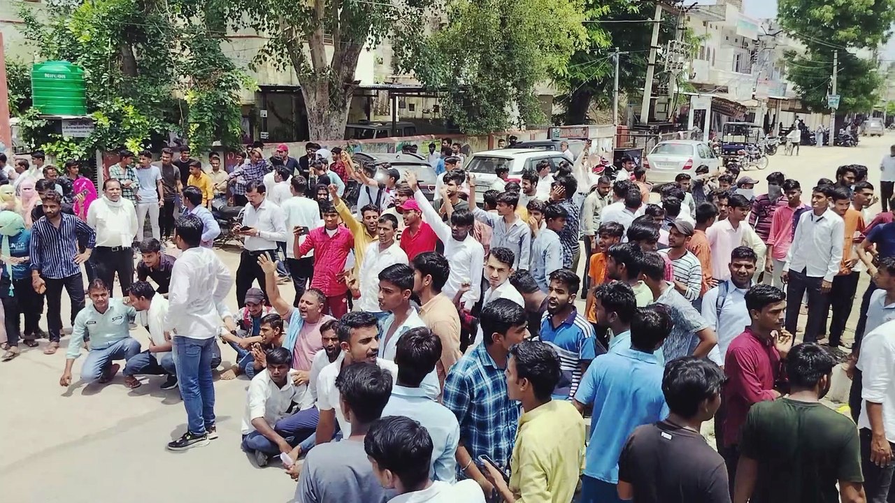 कार्रवाई की मांग को लेकर निकाला जुलूस, उठाई मांग