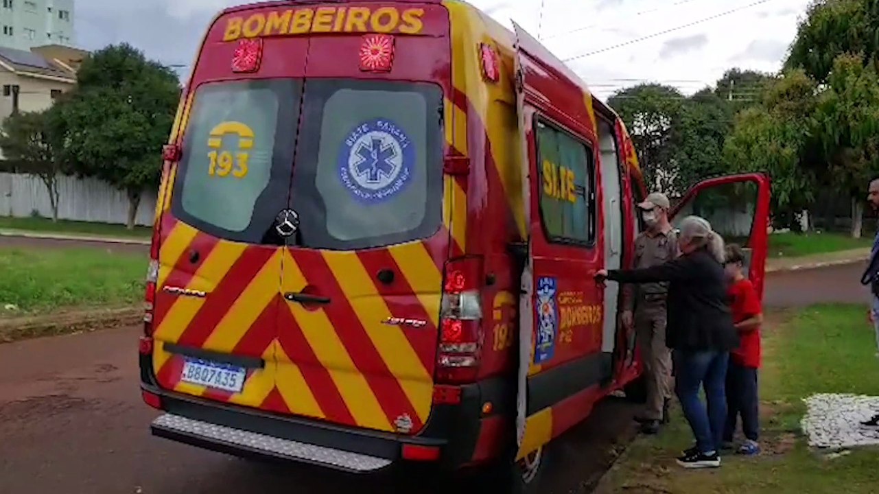 Bebê de nove meses sofre queda de altura e bate...