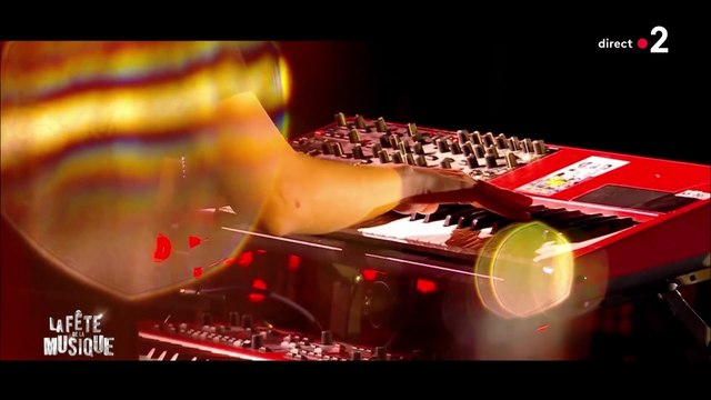 Hoshi chante Mauvais rêve à la Fête de la Musique 2023