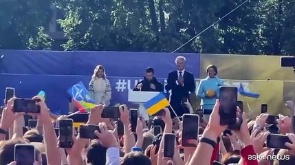 Zelensky in piazza a Vilnius: non ci siano dubbi su adesione a Nato