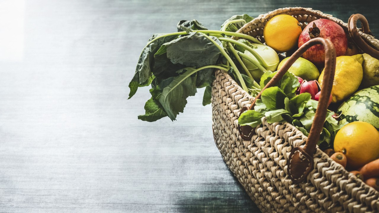 Fruits and Vegetables You Should Never Store Together (Unless You Want Them to Spoil Faster)
