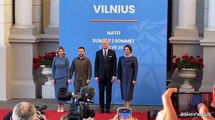 Summit Nato, Zelensky (e moglie) al Palazzo presidenziale a Vilnius