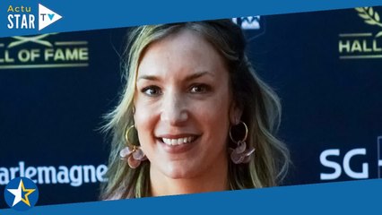 PHOTO Clémentine Sarlat recharge les "batteries" à la plage et affiche son physique de rêve en bikin