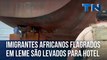 Imigrantes africanos flagrados em leme de navio são levados para hotel