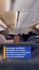 Paura in volo: terribile turbolenza scaraventa i passeggeri nell'aereo
