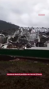 Vendaval destrói pavilhão em SC
