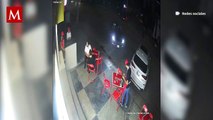 El trabajador de una taquería fue golpeado por un sujeto sin que nadie reaccionara