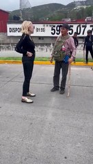 Laura Bozzo quedó atrapada en un bloqueo de carretera pero logró pasar con un ¡Desgraciado!