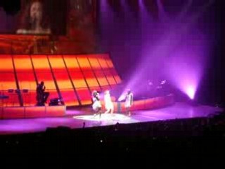 Alicia Keys' Background Singers..Concert Marseille(22/03/08)