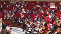 Les images de la honte : Les députés Insoumis refusent de se lever à l'Assemblée pour rendre hommage à 