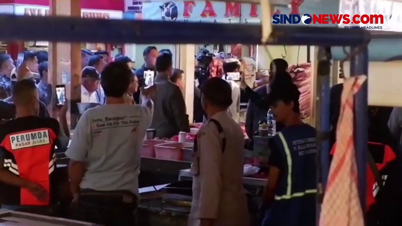 Pantau Harga Sembako di Pasar Cihapit Bandung, Warga Histeris Sambut Presiden Jokowi
