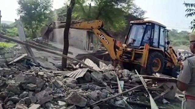 अपराधी राहुल के अवैध कब्जे पर गरजा बुलडोजर