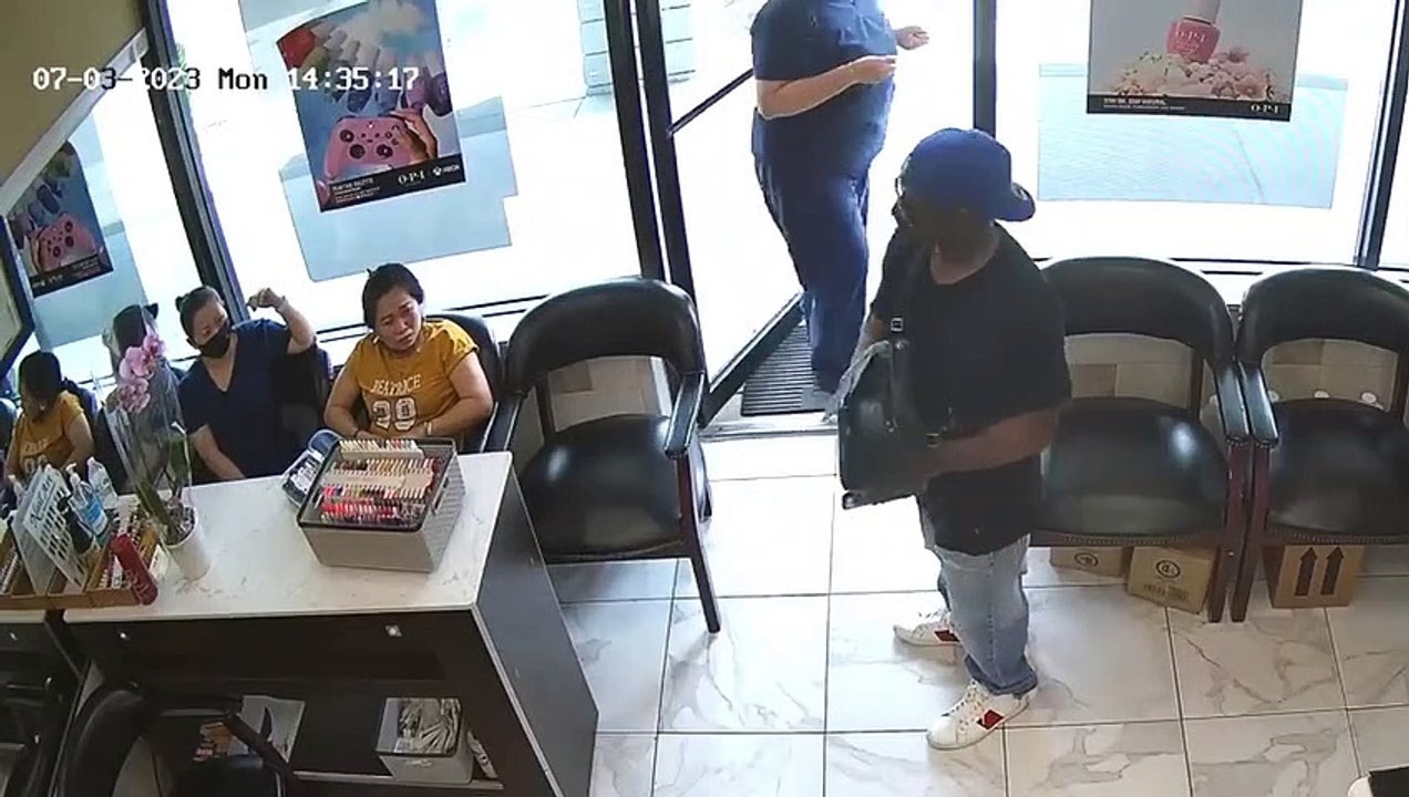 A Man Robs A cafe With a Bag