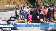 Saluran Logistik Warga Terdampak Akibat Banjir Lahar Gunung Semeru di Lumajang