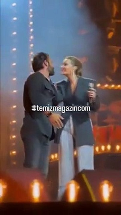 Konserde romantik anlar! Sıla Gençoğlu, sahneye gelen İlker Kaleli'yi dudağından öptü