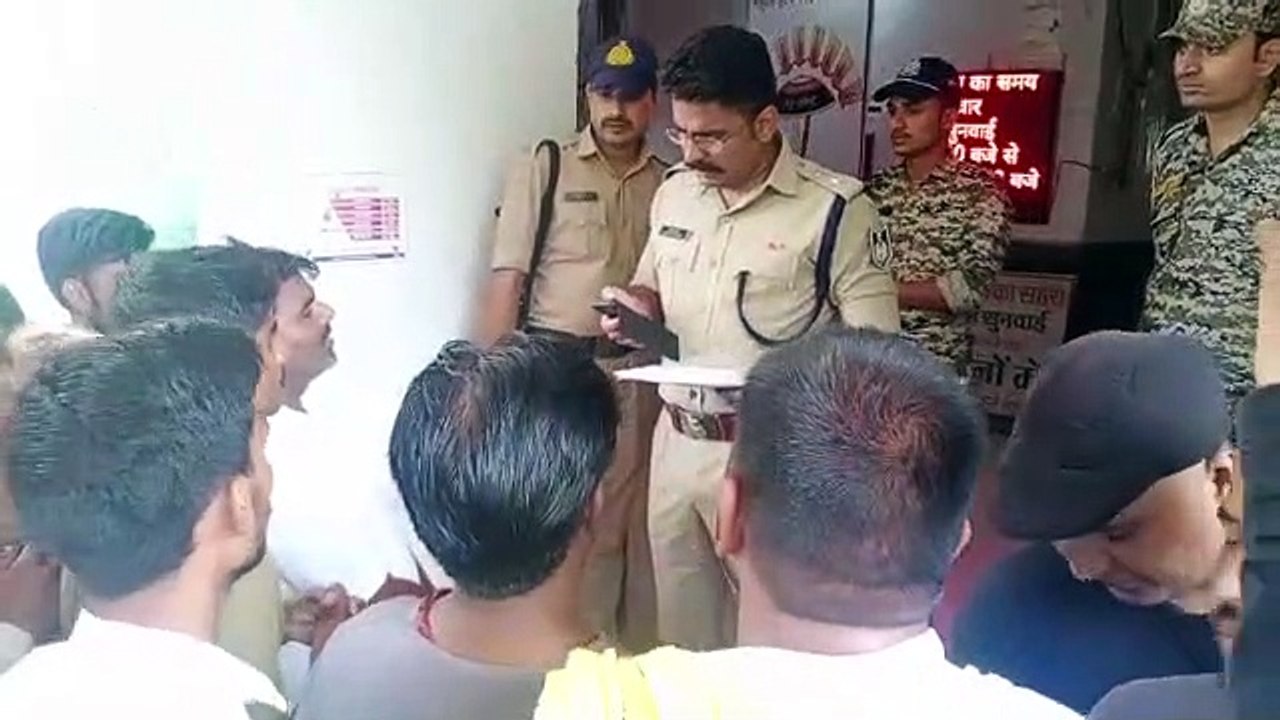 आरोपी को गिरफ्तारी कराने एसपी से मिले मृतक के परिजन