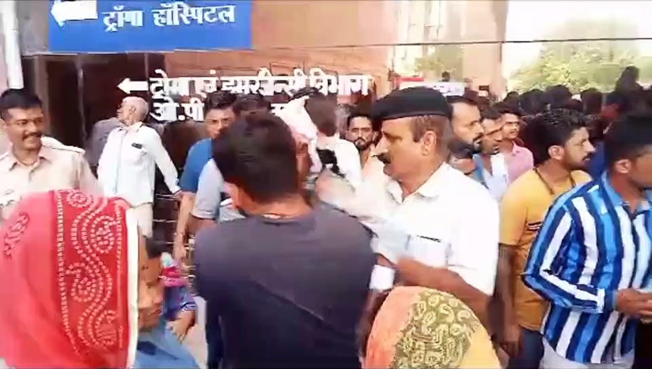 जैसलमेर के पोकरण में भीषण सड़क हादसा, स्कूल बस पलटी, 15 बच्चे घायल, 1 शिक्षक की मौत