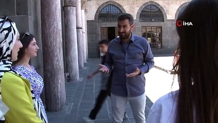 Download Video: Ulu Cami'deki yılan figürü 4 farklı hikayesiyle turistlerin dikkatini çekiyor