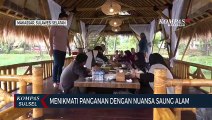 Menikmati Panganan Dengan Nuansa Saung Alam