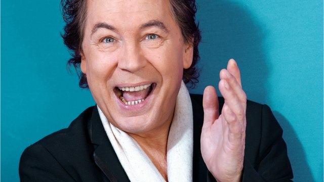 VOICI - Bernard Minet évoque avec émotion les membres disparus des Musclés et du Club Dorothée