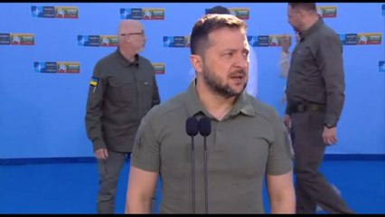 Zelensky: tra le priorità di oggi nuove armi e invito alla Nato
