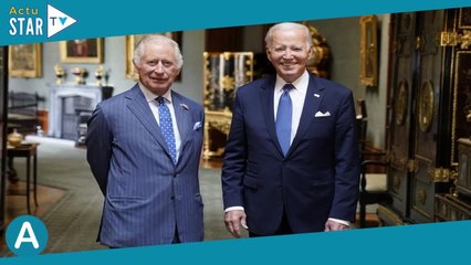 Charles III impassible : Joe Biden déboussolé et en pleine confusion pendant sa visite au roi, ce lé