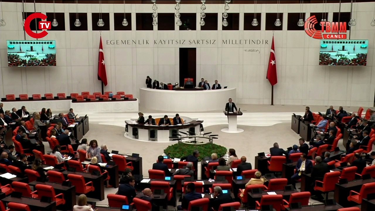 Sırrı Süreyya Önder ile Özgür Özel arasında gülümseten diyalog_ Cezaevinde ziyarete gelsen de...