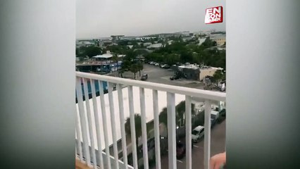 Aynı noktaya peş peşe düşen yıldırım