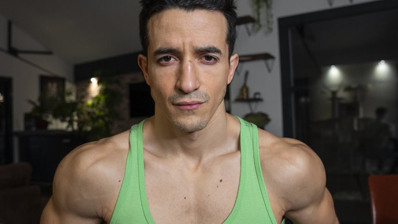 VOICI - Les Traîtres : pourquoi Juju Fitcats a mal vécu le tournage avec son chéri TiboInShape