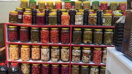 Bu turşucuda yok yok! Çileğin bile turşusu kuruldu