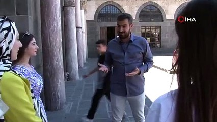 Ulu Cami’deki yılan figürü 4 farklı hikayesiyle turistlerin dikkatini çekiyor