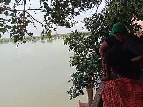 Video: ऐतिहासिक गड़ीसर तालाब में रोक के बावजूद नहीं थम रहा नहाने का सिलसिला